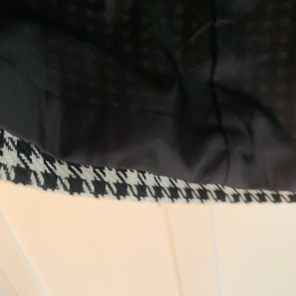 NWT Stunning Houndstooth skirt with buttons - Black and White - Picture 5 of 8